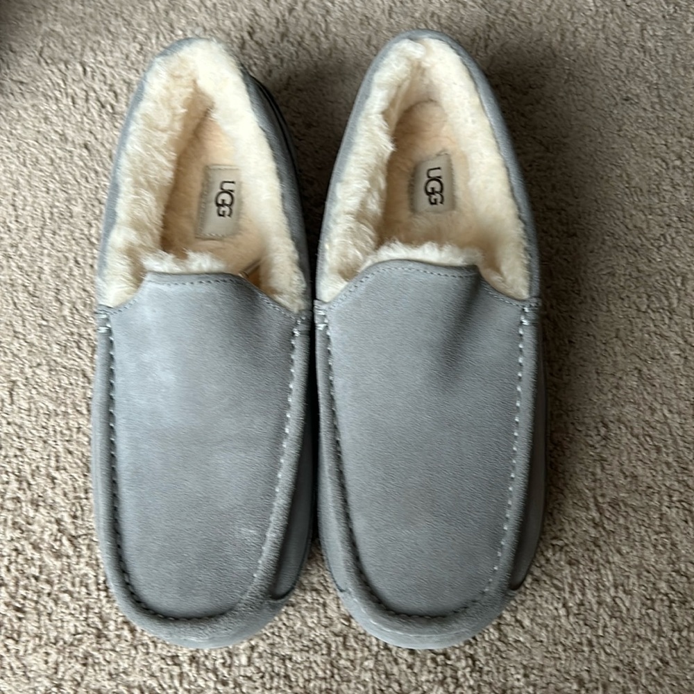 excellent condition Ugg slippers